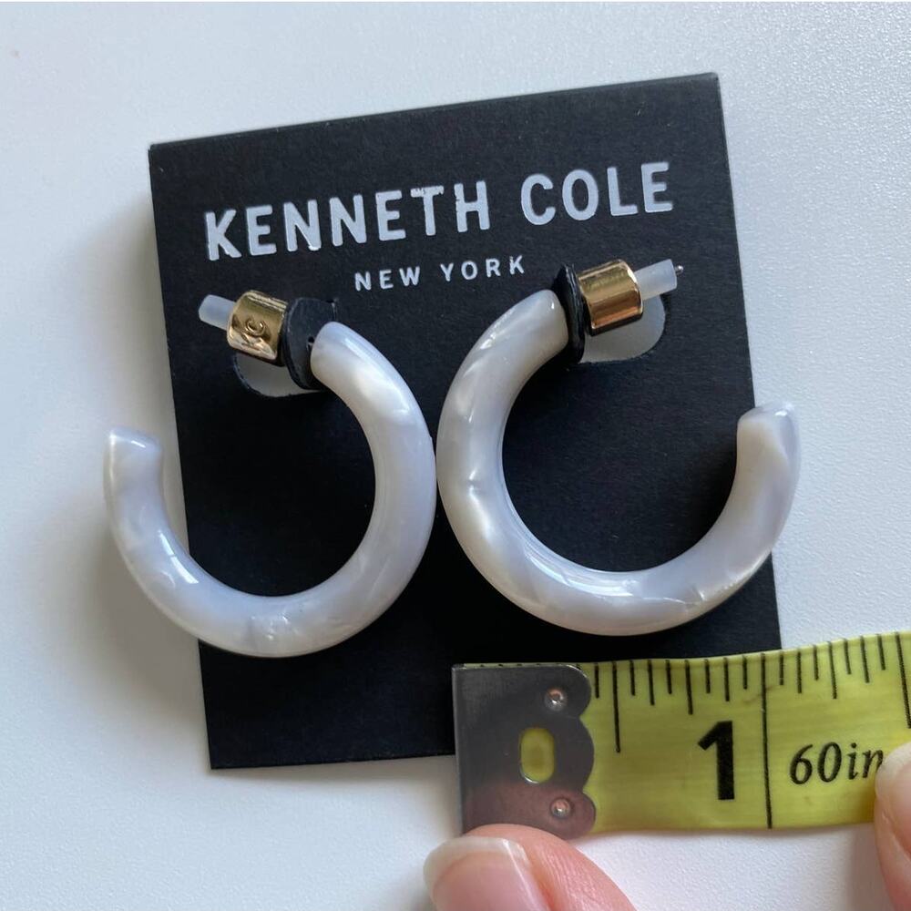 Kenneth Cole New York White Resin Hoop Earrings Gold Tone Posts NEW Marbling - Picture 7 of 9